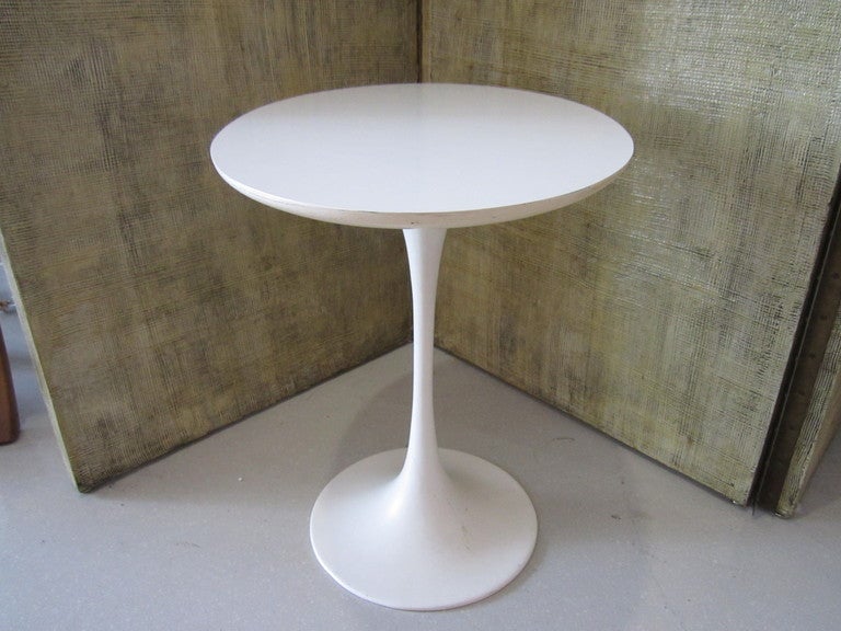 Vintage Oval Saarinen Side Table 1