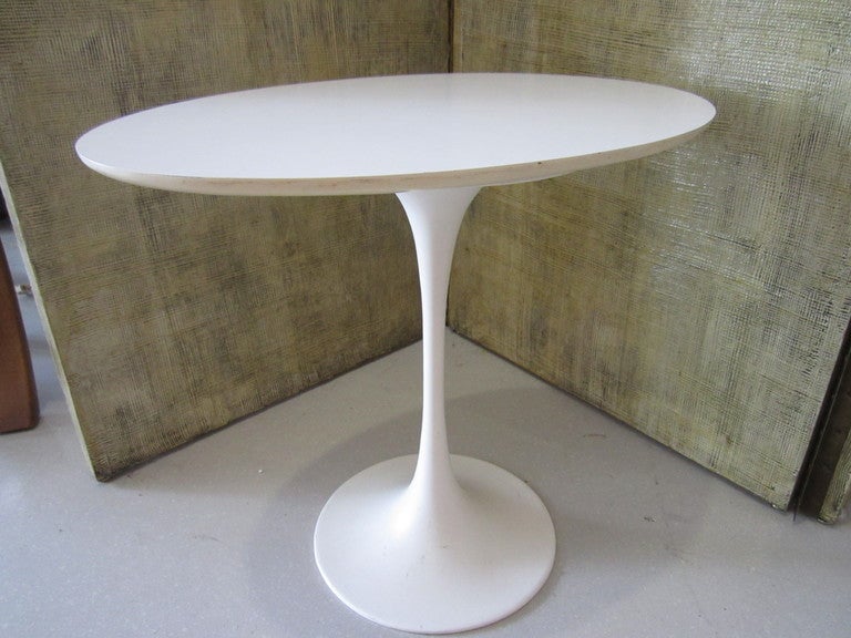 Vintage Oval Saarinen Side Table In Good Condition In West Palm Beach, FL