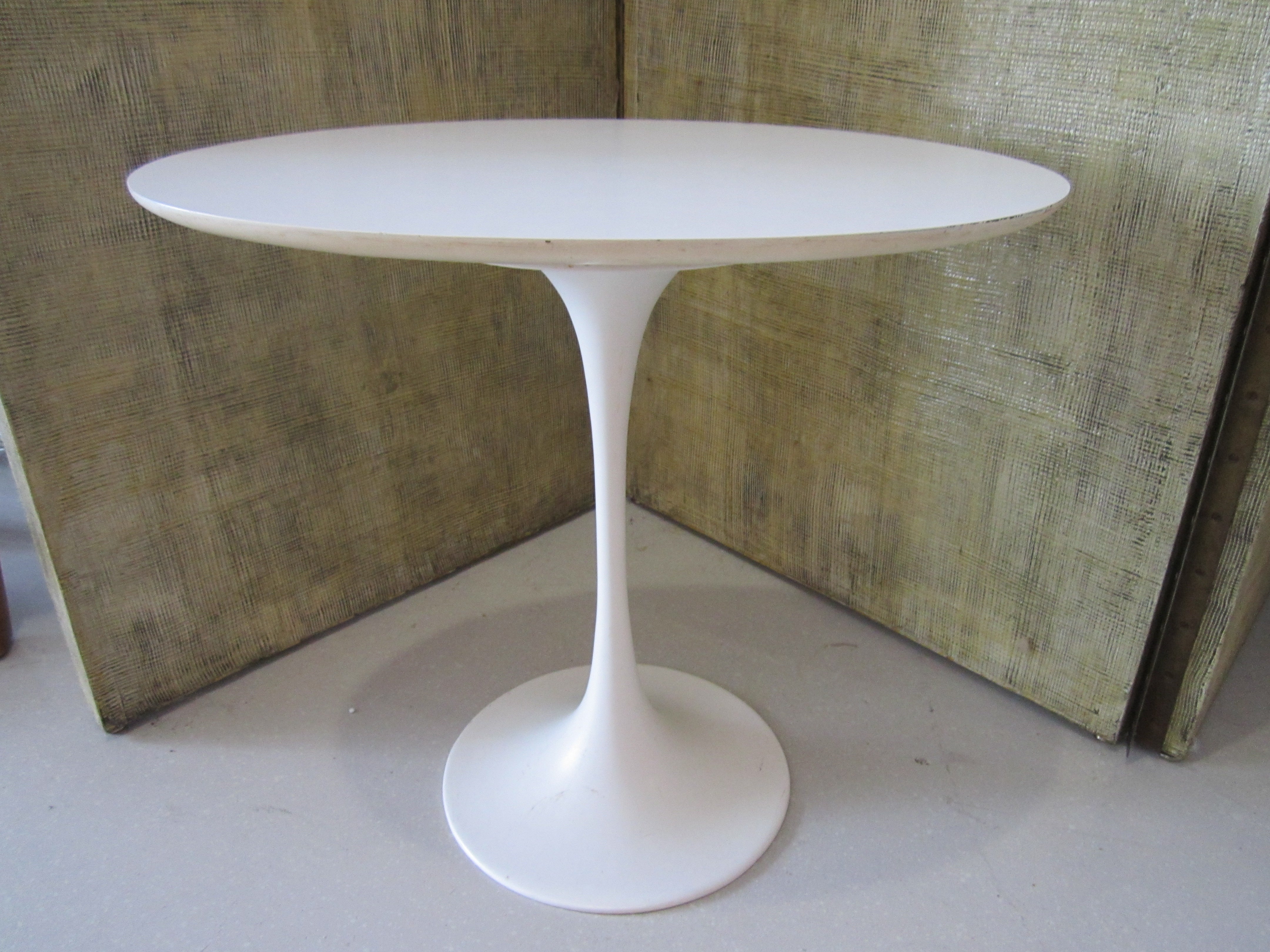 Vintage Oval Saarinen Side Table