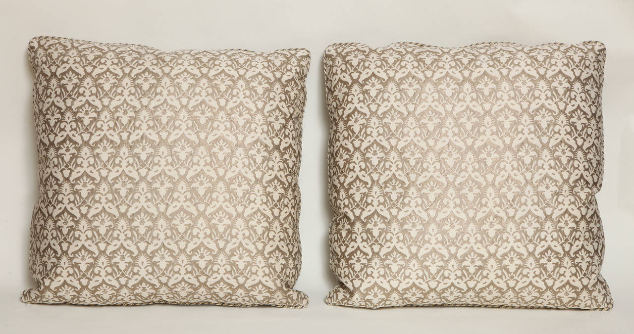 Pair of Vintage Fortuny Fabric Cushions In Excellent Condition In New York, NY