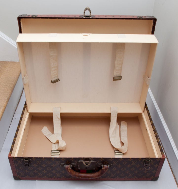 A Set of 3 1920's Monogrammed Louis Vuitton Suitcases In Excellent Condition In New York, NY