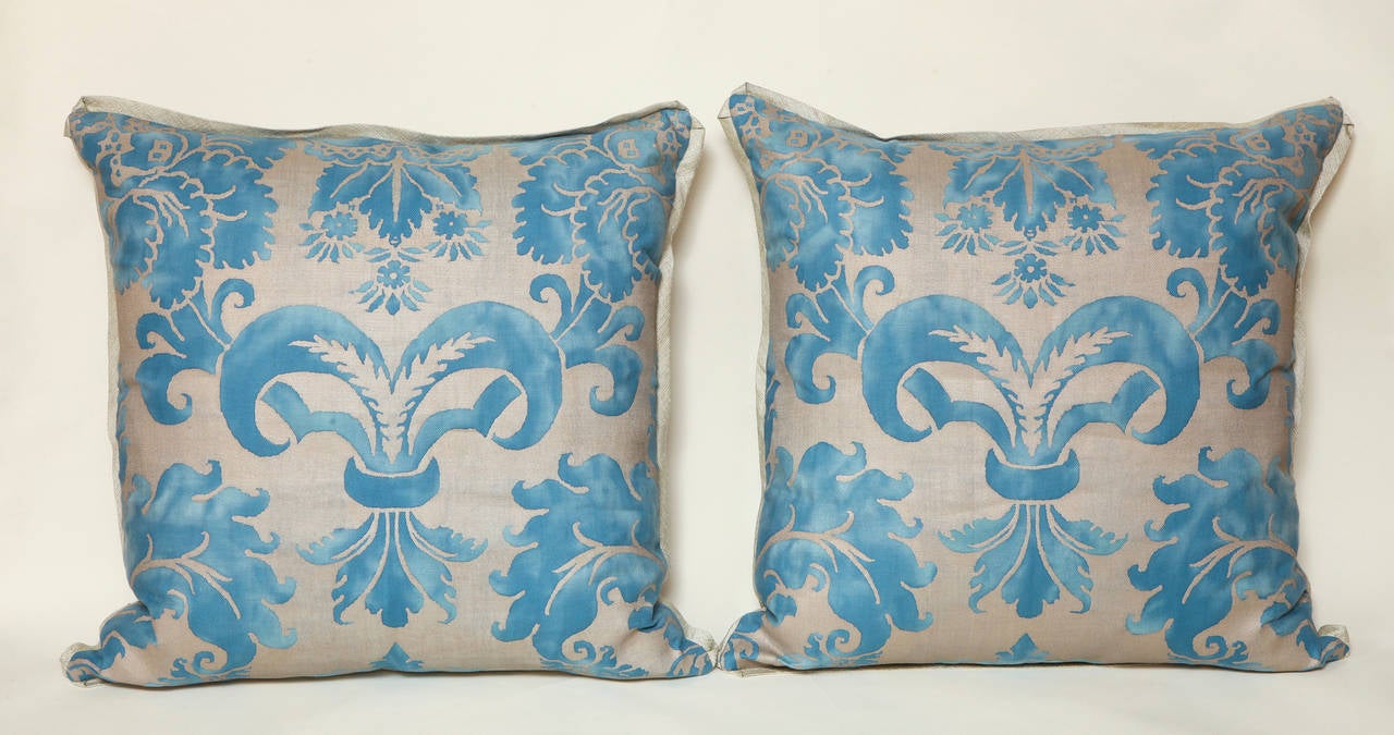 Pair of Vintage Fortuny Fabric Cushions In Excellent Condition In New York, NY