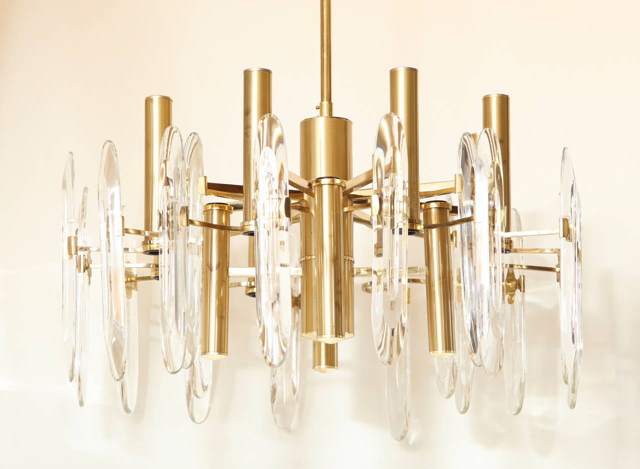 An American 12-Light Contemporary Design Chandelier In Good Condition In New York, NY