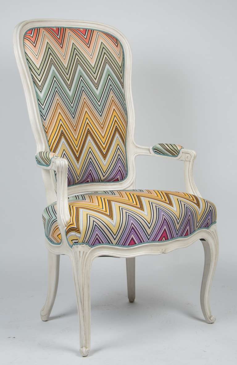 A High-Back French Louis XV-style Painted Armchair In Excellent Condition In New York, NY