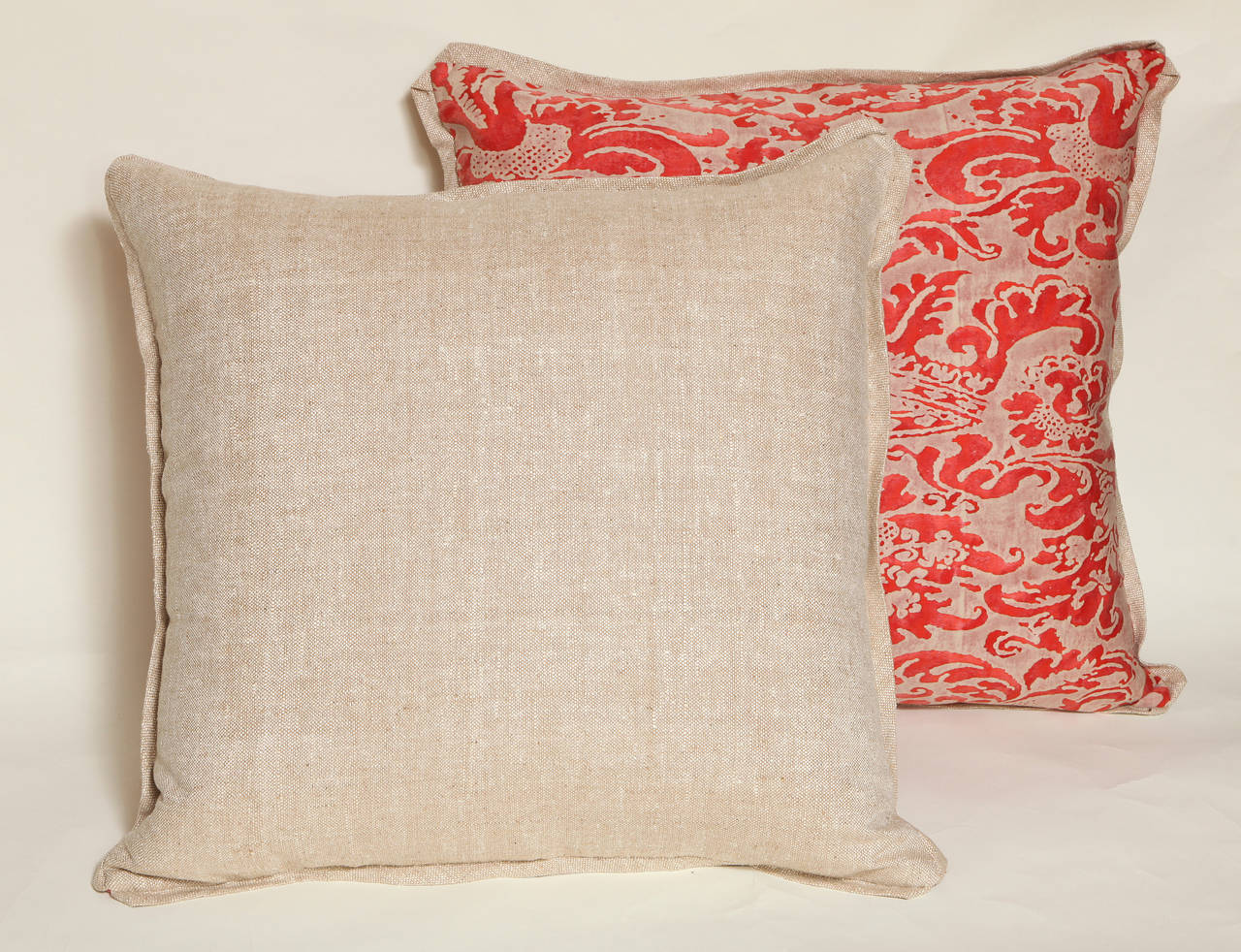 A Pair of Fortuny Fabric Cushions in the Corone Pattern In Excellent Condition In New York, NY