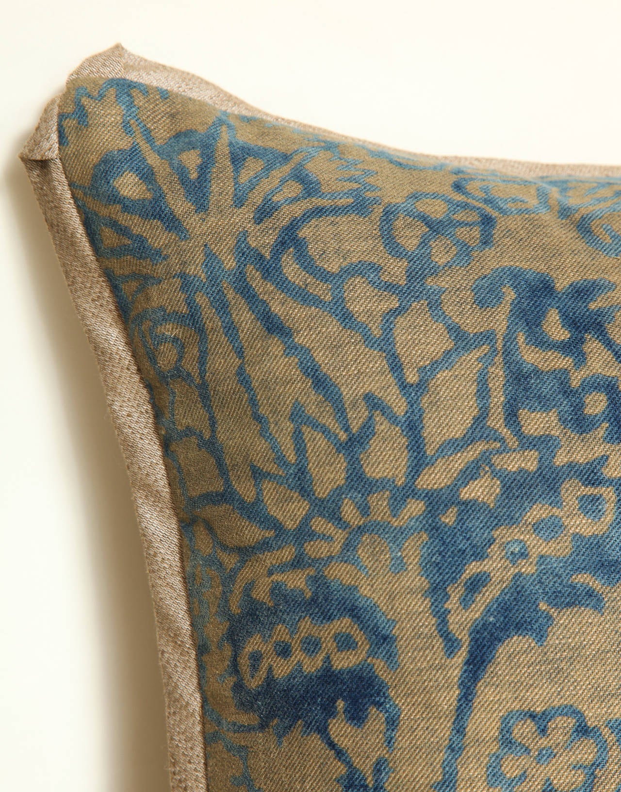 Cotton Pair of Vintage Fortuny Fabric Cushions in the Nicolo Pattern
