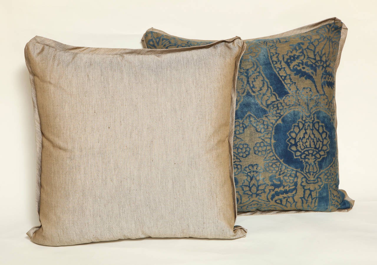 Pair of Vintage Fortuny Fabric Cushions in the Nicolo Pattern 1