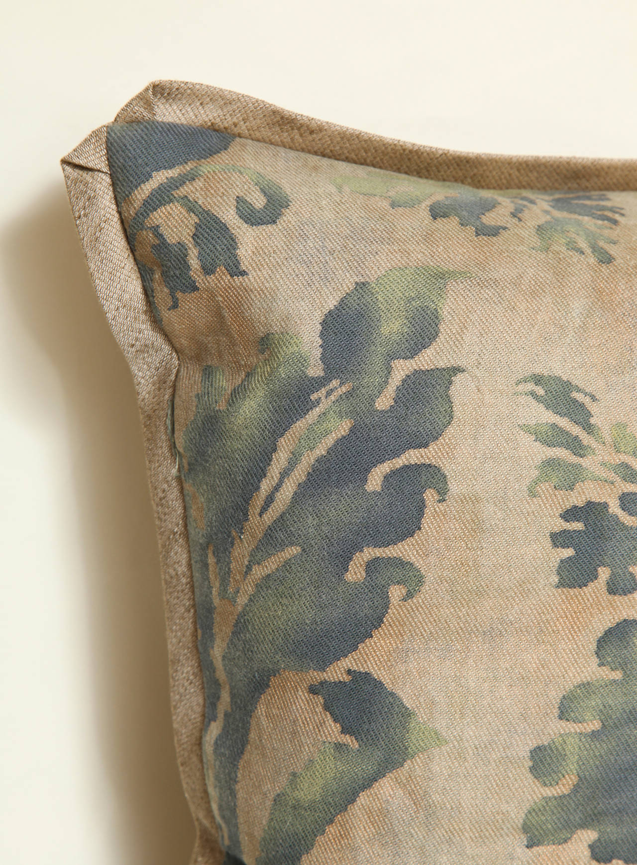Pair of Fortuny Fabric Cushions in the Glicine Pattern In Excellent Condition In New York, NY
