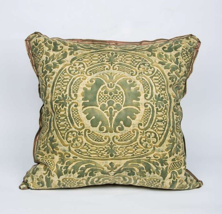 A Pair of Fortuny Fabric Cushions In Excellent Condition In New York, NY