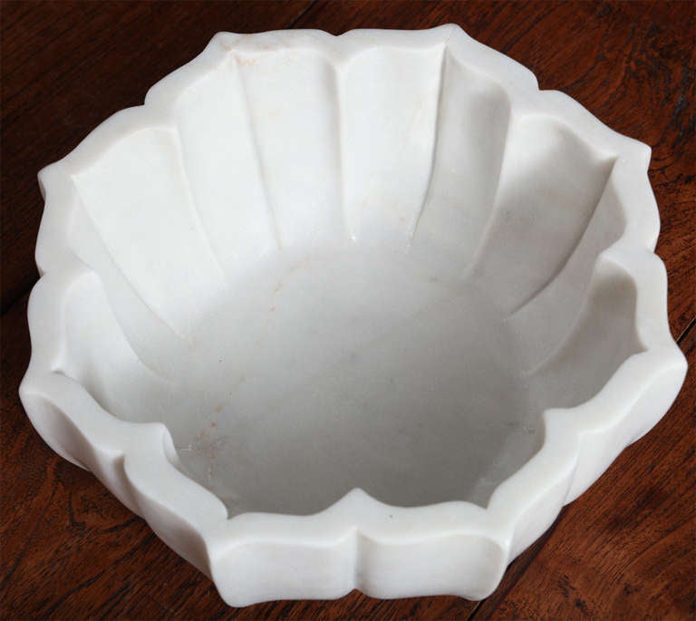 White Marble Deep Bowl In Excellent Condition In New York, NY