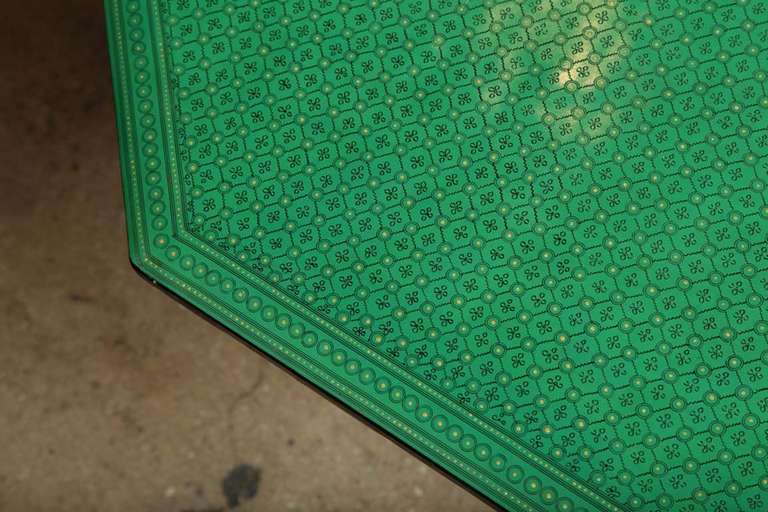 Green Octagonal Side Table In Excellent Condition In New York, NY