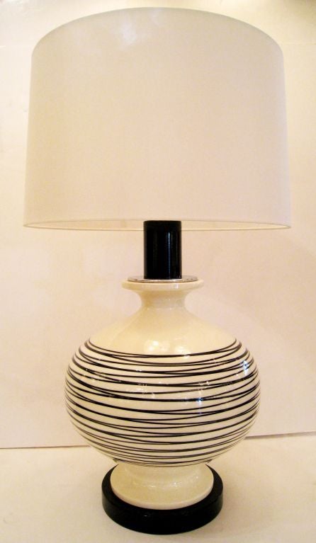 Pair of Black and White Ceramic Lamps In Excellent Condition For Sale In Los Angeles, CA