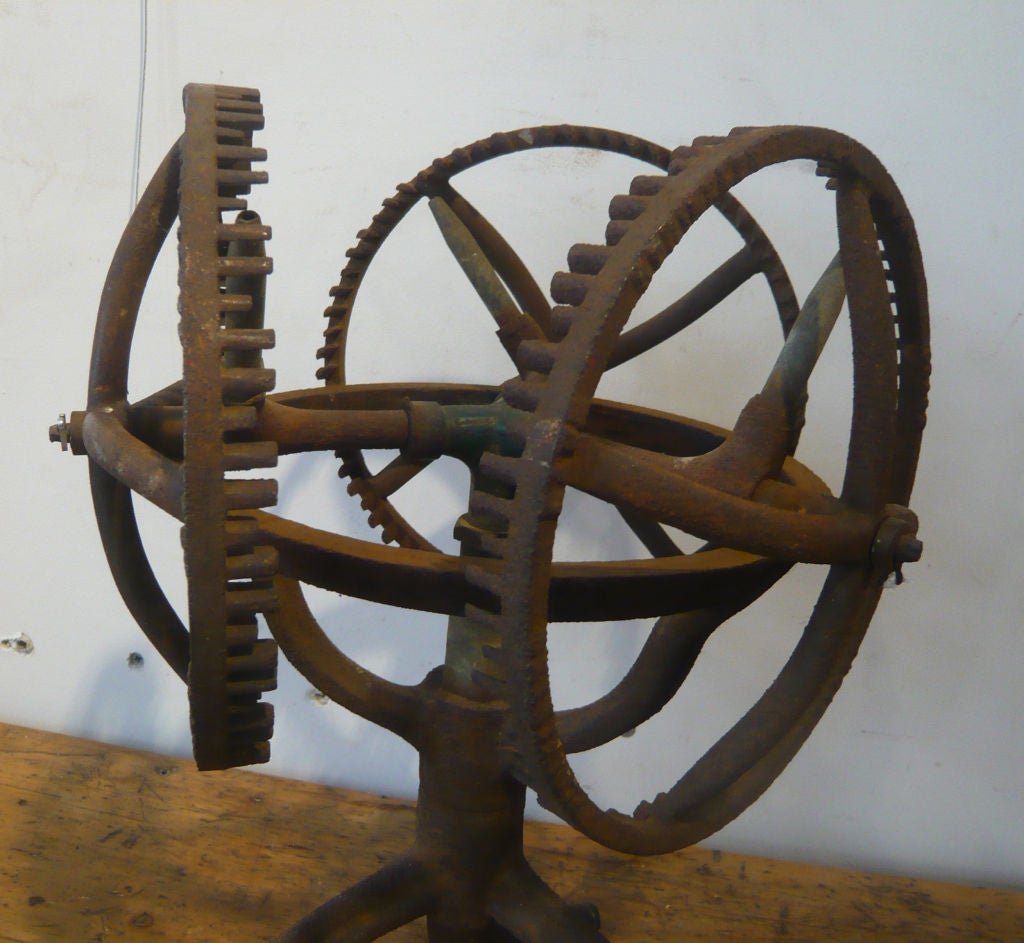 Early 20th Century English Iron Rotating Sprinkler For Sale 1