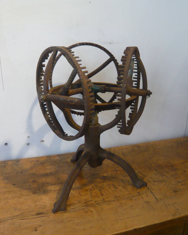 Early 20th Century English Iron Rotating Sprinkler For Sale 2