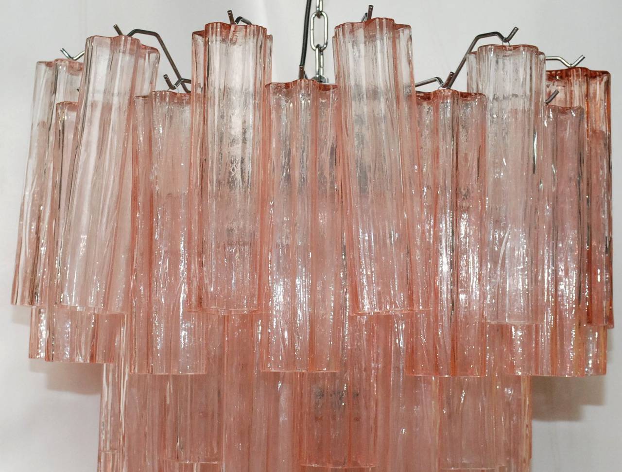 A wonderful Venini pink tronchi chandelier with six lights. Chandelier has 60 star-shaped Murano glass tubes hanging on a chrome frame. Measurements provided exclude the chain and canopy.