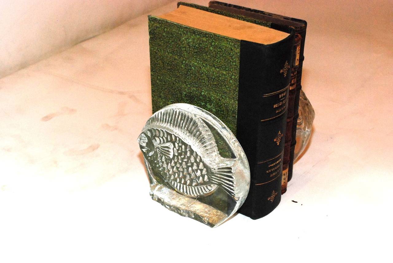 Mid-Century Modern Serre-livres poisson en verre Blenko du milieu du siècle dernier en vente
