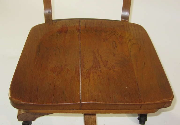 Swivel Desk Chair In Good Condition In Solebury, PA
