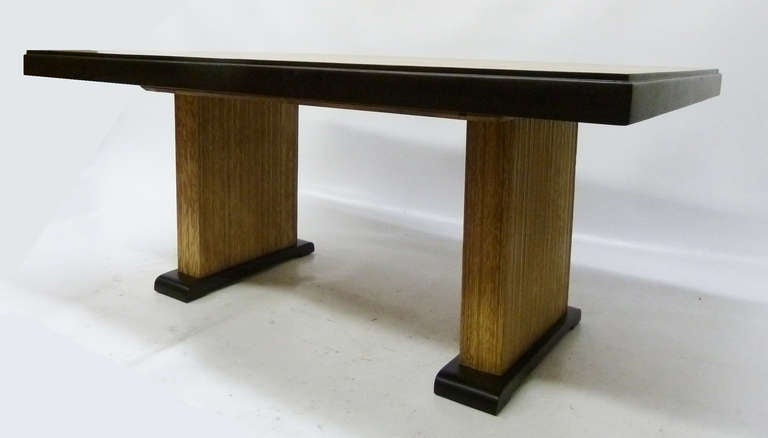 Elegant mid-century modern dining table designed by Paul Frankl for Brown Saltman. The two-tone top of the table is comprised of oak and is supported by Frankl's classic combed wood legs.
There are an additional two leaves to make it extendable.