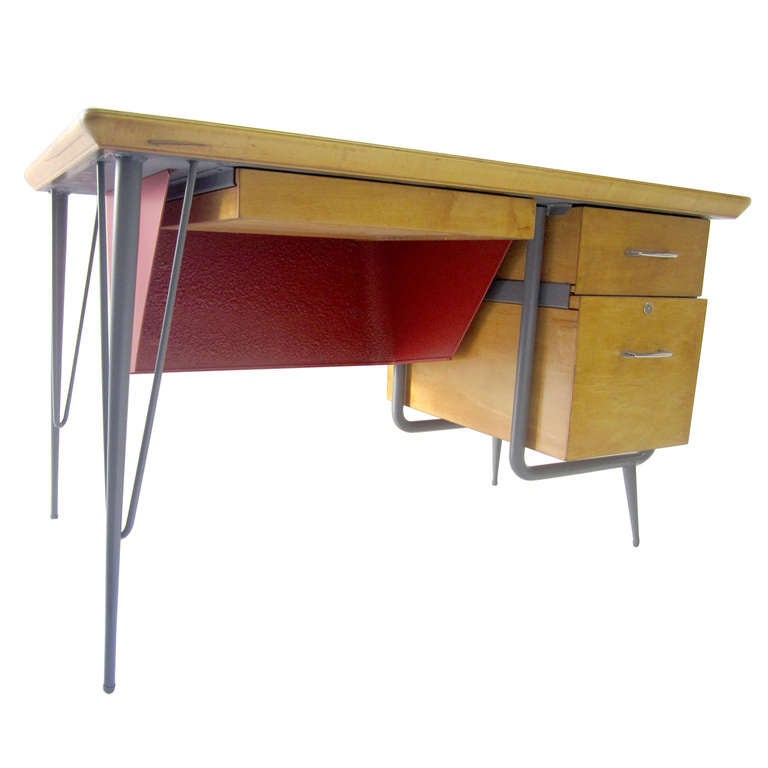 Rare Industrial And Stylish Desk By Raymond Loewy For Brunswick At