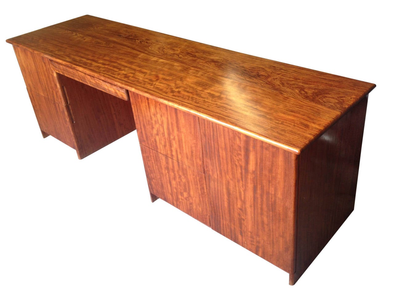 Gerald McCabe Large and Narrow Console Desk in Gorgeous Bubinga Wood In Excellent Condition In Pasadena, CA
