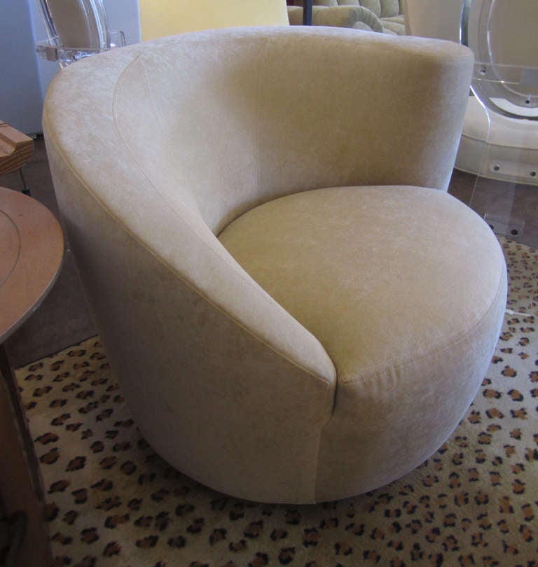 Nautilus Chairs by Vladimir Kagan for Directional, Pair In Excellent Condition In Pasadena, CA