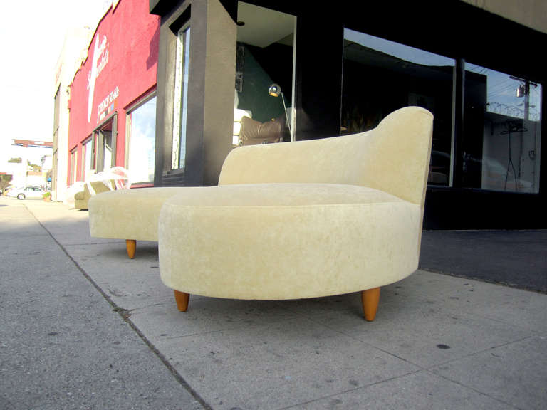 Curved Serpentine Sofa In Style of V. Kagan In Excellent Condition In Pasadena, CA