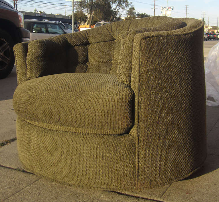 Mid-Century Modern Tufted Swivel Chair by Milo Baughman