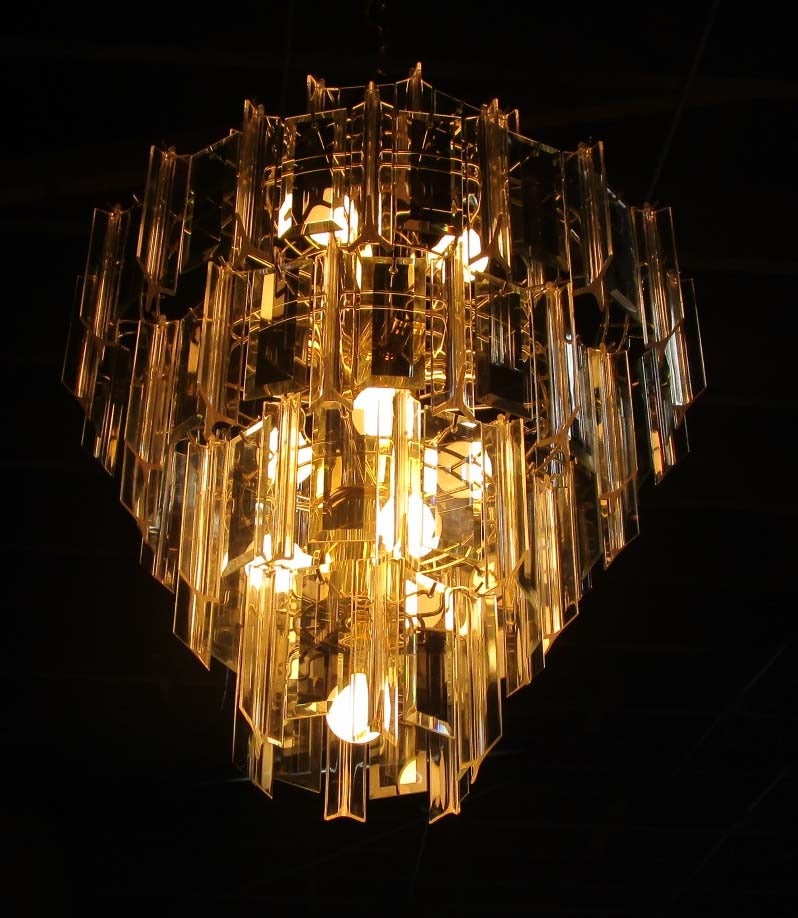 American Mid-Century Modern Five-Tier Lucite Resin and Glass Pendant Chandelier