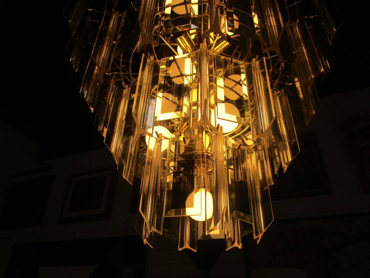 Late 20th Century Mid-Century Modern Five-Tier Lucite Resin and Glass Pendant Chandelier