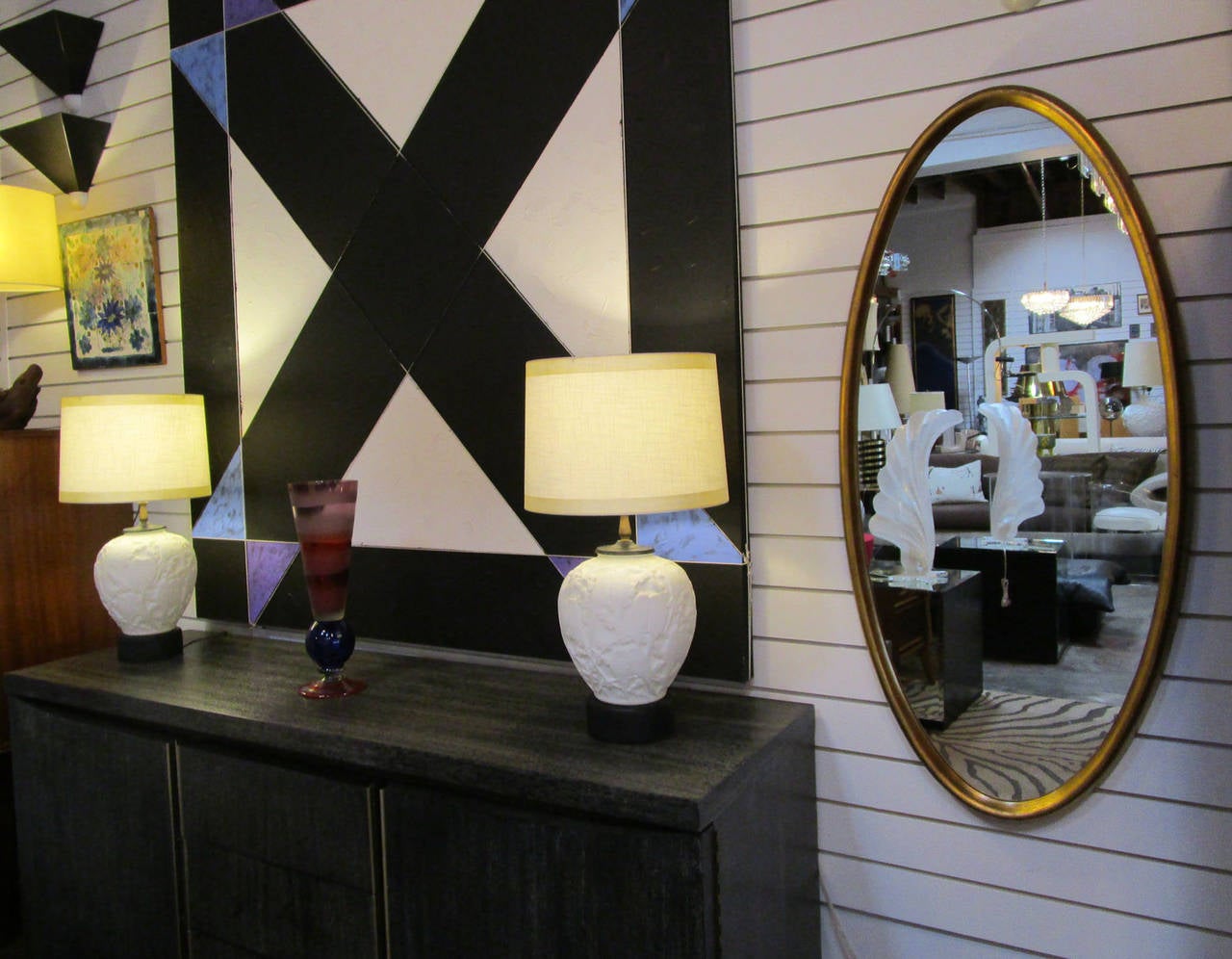 Elegant Oval Gilt  Mirror In Excellent Condition In Pasadena, CA