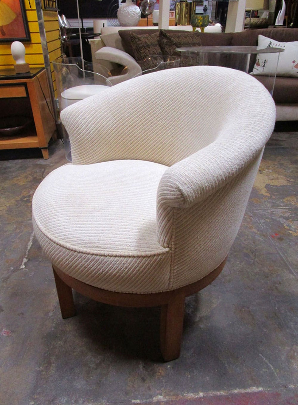 These 2 chairs are very comfortable and could be used as visitor chairs for an office as well as around a game table etc...
Their skirt and legs are made of solid blond mahogany. They retain their original corduroy off white fabric which is still