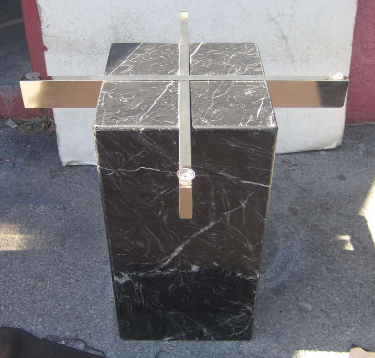 Pair of Italian Marble Pedestal Side Tables by Artedi In Excellent Condition In Pasadena, CA