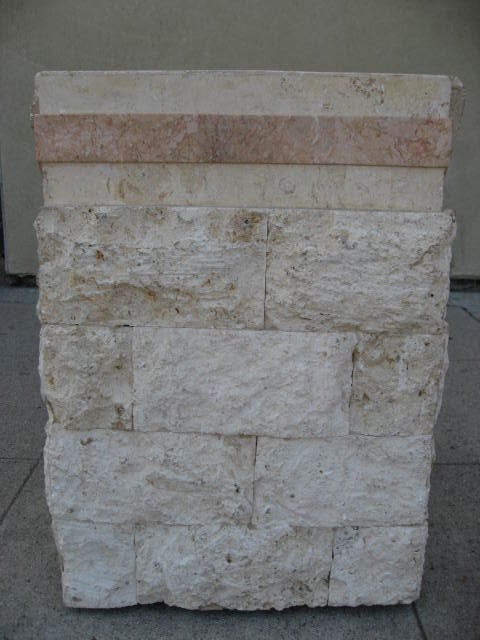 Modern Pedestal in Marble and Faux Stone In Excellent Condition In Pasadena, CA