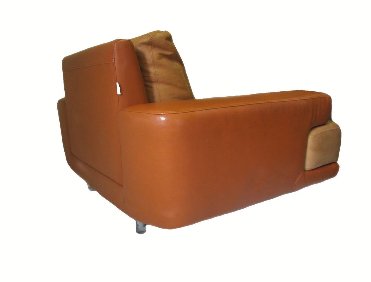 Outstanding Nicoletti Leather Armchair Made in Italy In Excellent Condition In Pasadena, CA