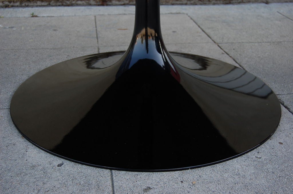 Black Pedestal Tulip dining table  by Eero Saarinen 1