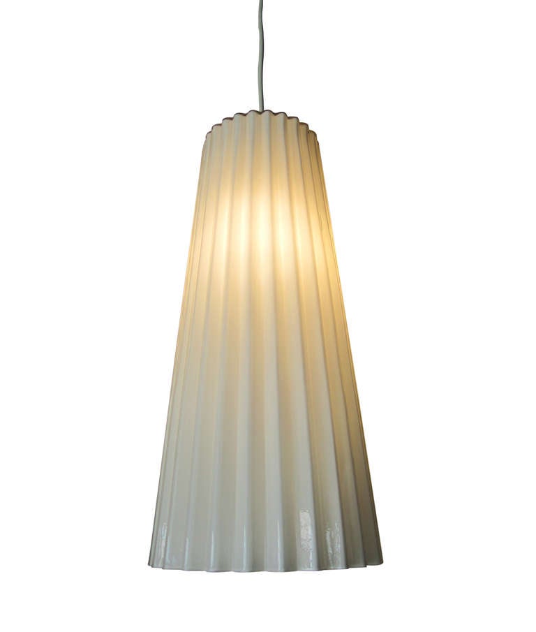 Ribbed Pendant in Opaque White Murano Glass In Excellent Condition In Pasadena, CA