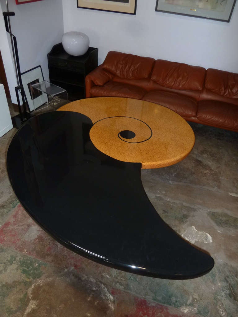 Memphis Style Nautilus Themed Dining or Center Table  In Excellent Condition In Pasadena, CA