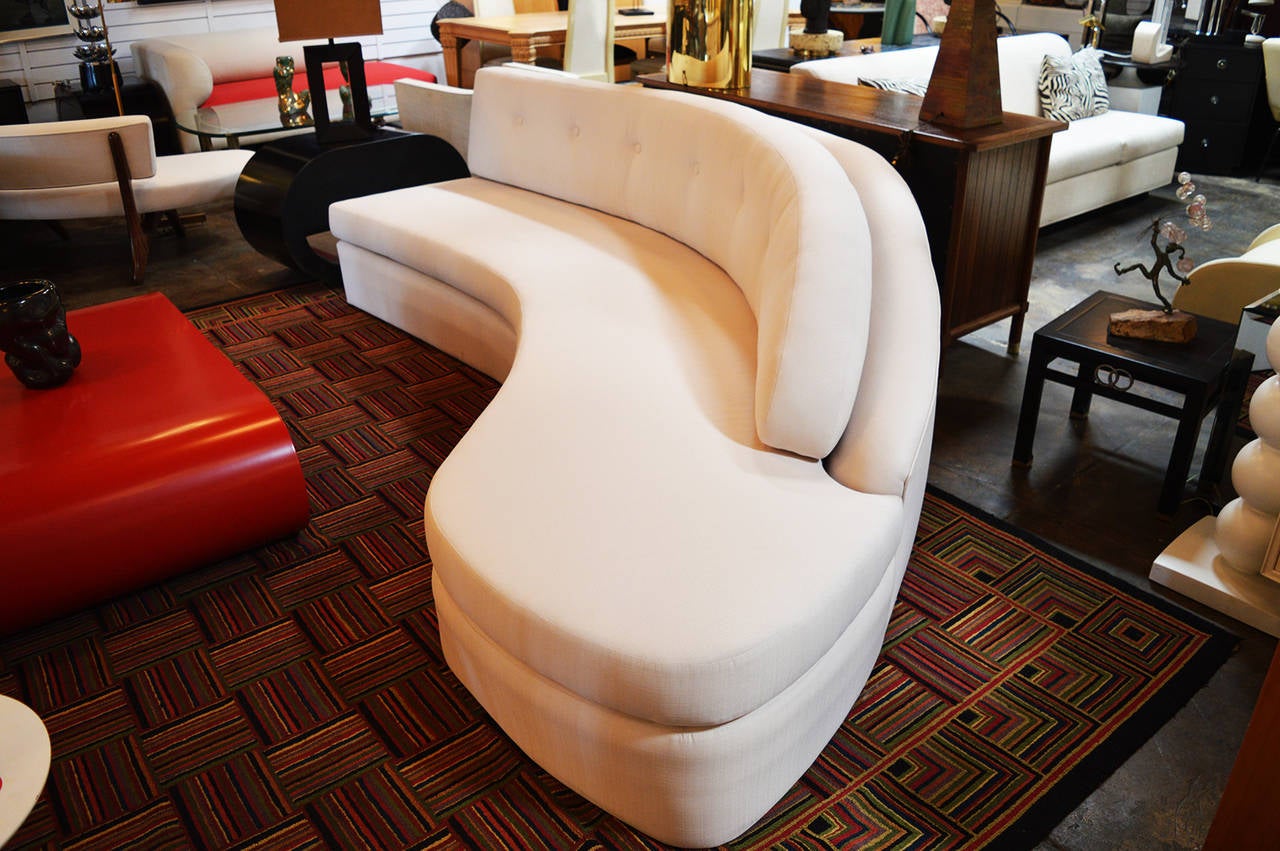 American Sleek Shape White Fabric Sofa in the Style of Vladimir Kagan