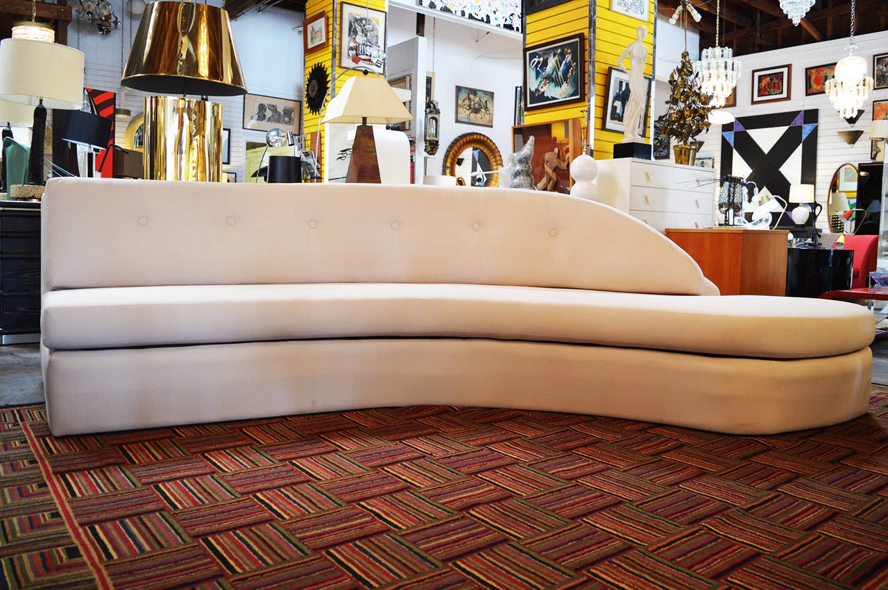 Late 20th Century Sleek Shape White Fabric Sofa in the Style of Vladimir Kagan