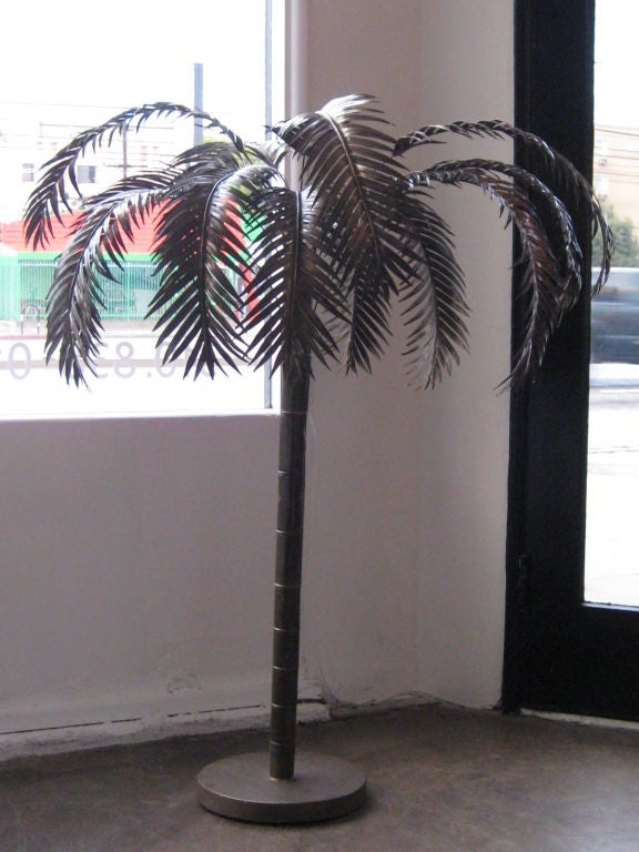 Glistening brass palm tree.<br />
It could be even more interesting if you put it in a flower pot!