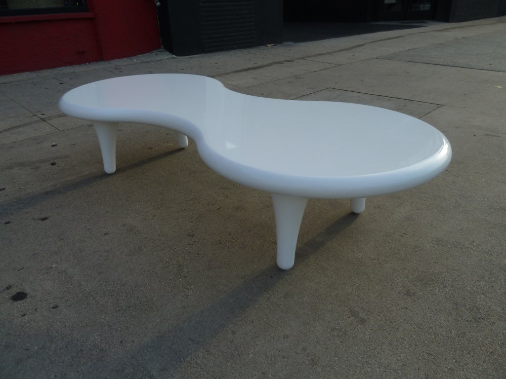 Kidney shape top fiberglass with white gel coat finish coffee table by Marc Newson.