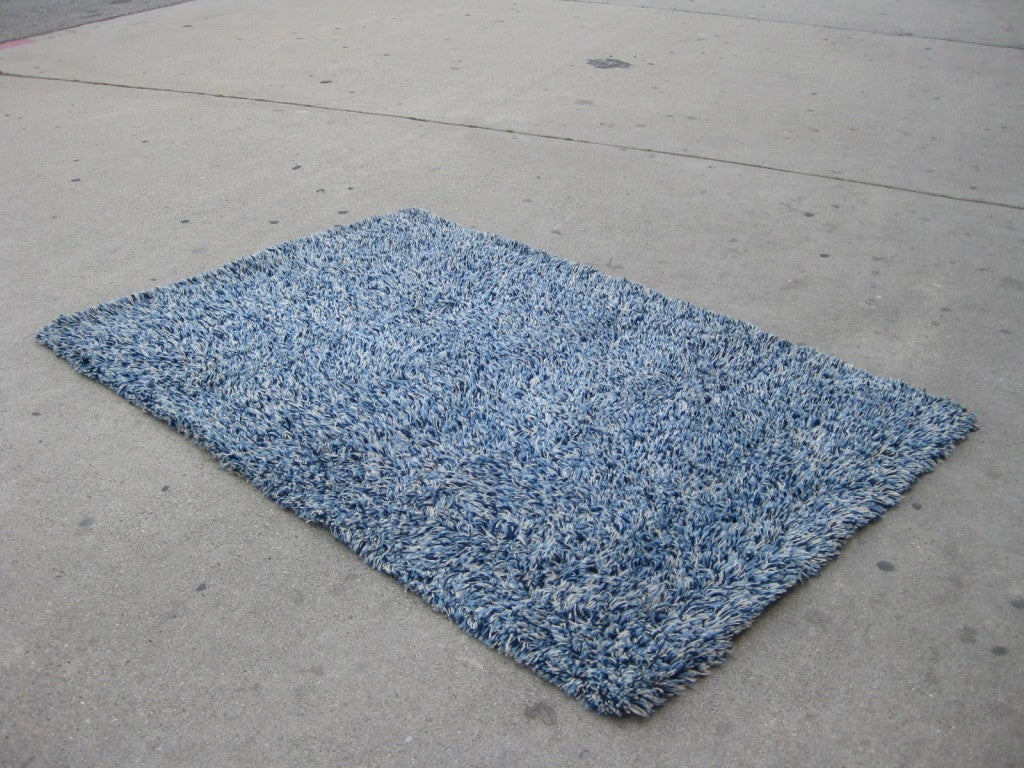 The pile is dense and is a mixture of light blue, dark blue and white. The fibers are very soft.