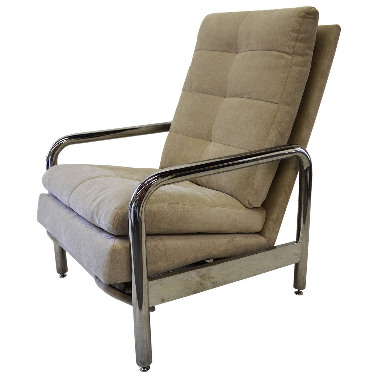 This chromed tubular lounge chair has been designed by Milo Baughman for Thayer Coggin. It retains the original label.
It reclines on to three different positions.
The feet are adjustable (perfect for an uneven floor).
It has been re-upholstered