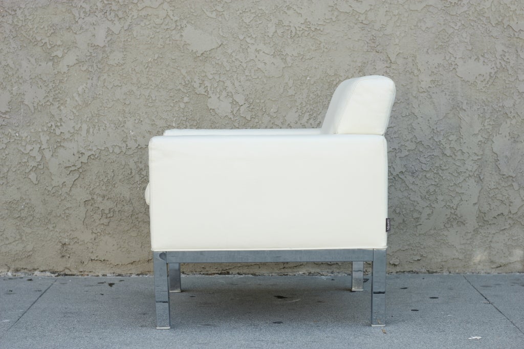 Italian White Leather Club Chairs by Minotti, Pair In Excellent Condition In Pasadena, CA
