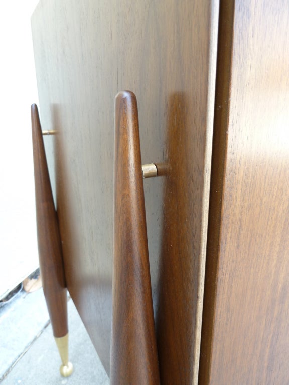 Italian Mid-Century Modern Side / End Table with Cabinet In Excellent Condition In Pasadena, CA