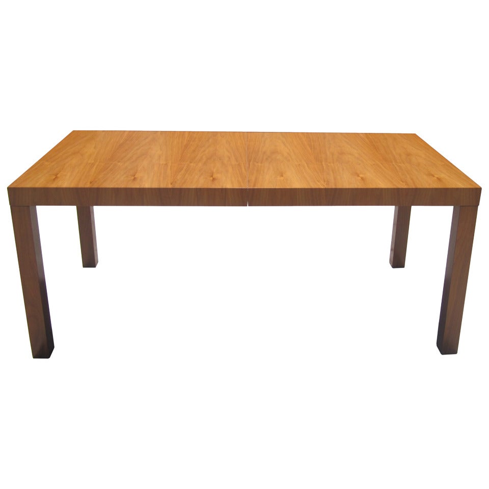 Mid-Century Modern Extendable Dining Table in Walnut