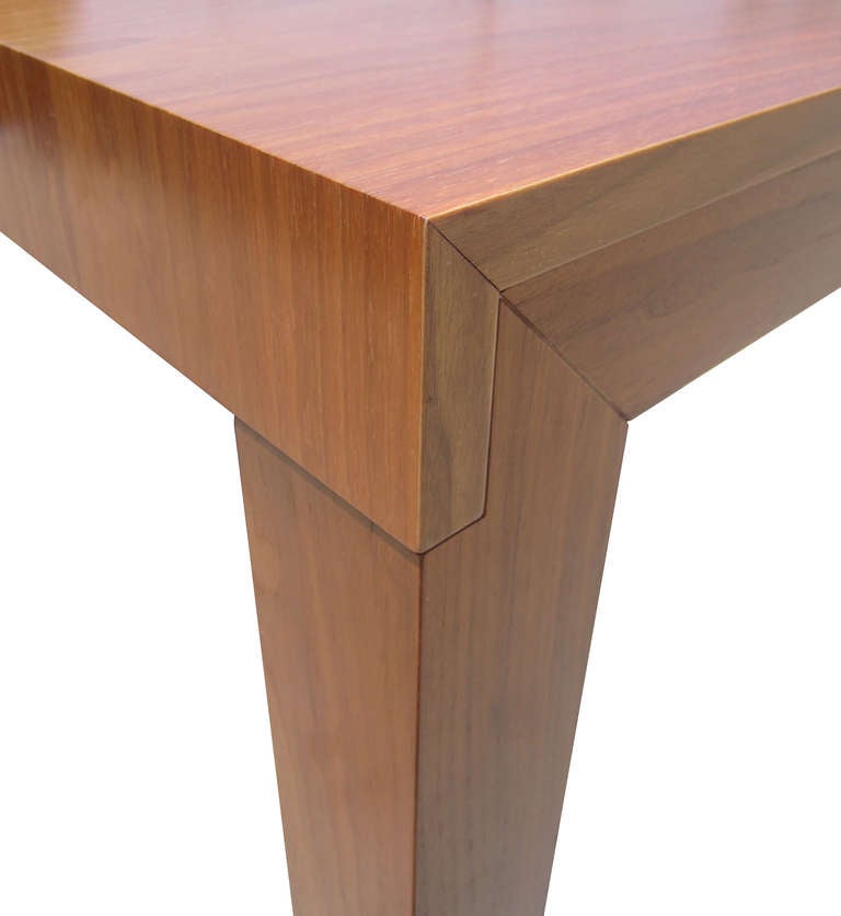 Mid-Century Modern Extendable Dining Table in Walnut 1