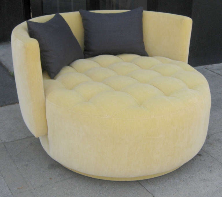 Upholstery Large-Scale Tufted Love Chair in Manner of Milo Baughman