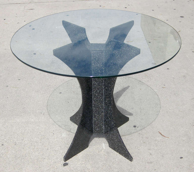This round table features a 36