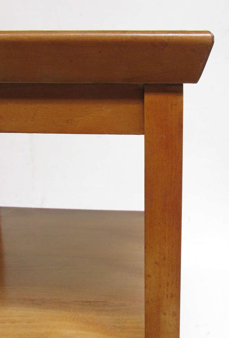 Walnut Side Tables by Edward Wormley for Drexel, Pair In Good Condition In Pasadena, CA